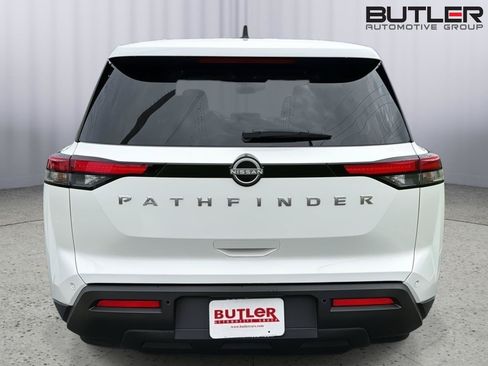 Used 2024 Nissan Pathfinder S FWD image 5