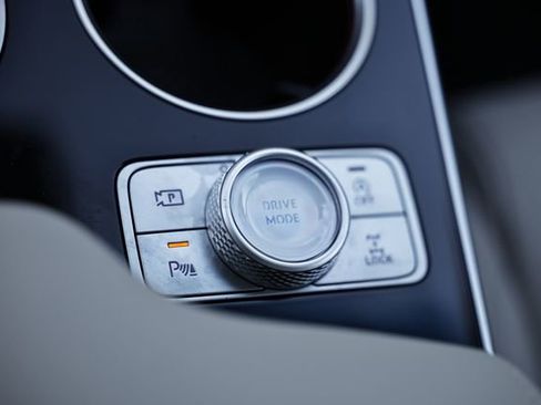 Used 2025 Genesis GV80 2.5T Standard AWD/4WD image 40