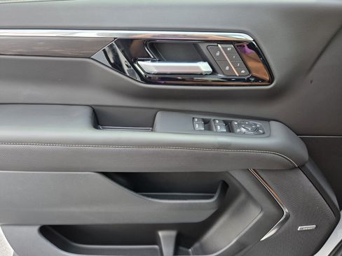 New 2026 Chevrolet Suburban Premier AWD/4WD image 14