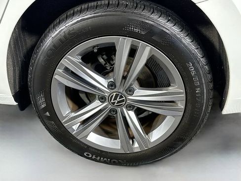 Used 2024 Volkswagen Jetta SE w/ Panoramic Sunroof Package image 31