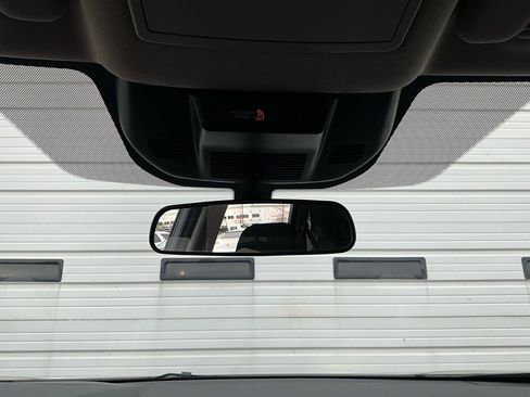 Used 2025 Nissan Rogue SV image 18