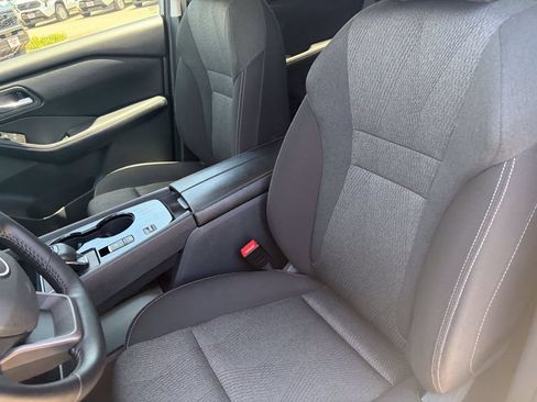 Used 2025 Nissan Rogue SV FWD image 21
