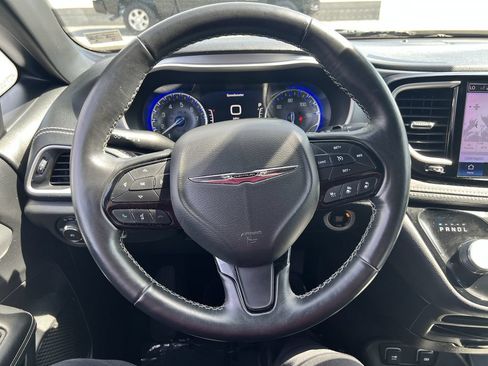 Used 2021 Chrysler Pacifica Touring-L w/ S Appearance Package FWD image 10