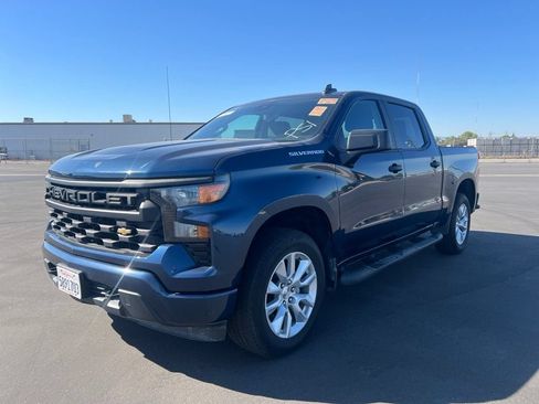 Used 2023 Chevrolet Silverado 1500 Custom AWD/4WD image 2