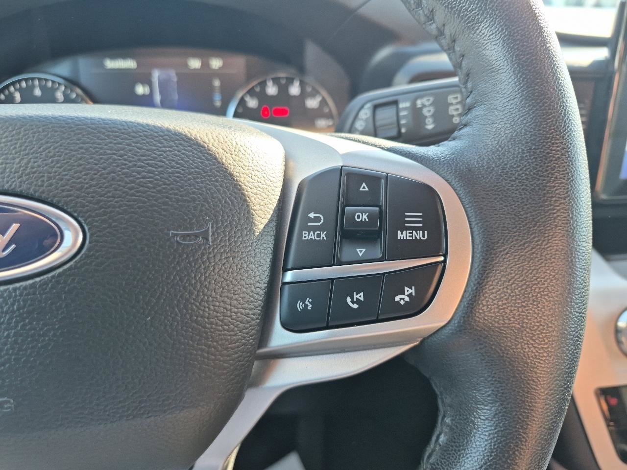 Used 2023 Ford Explorer XLT AWD/4WD image 20