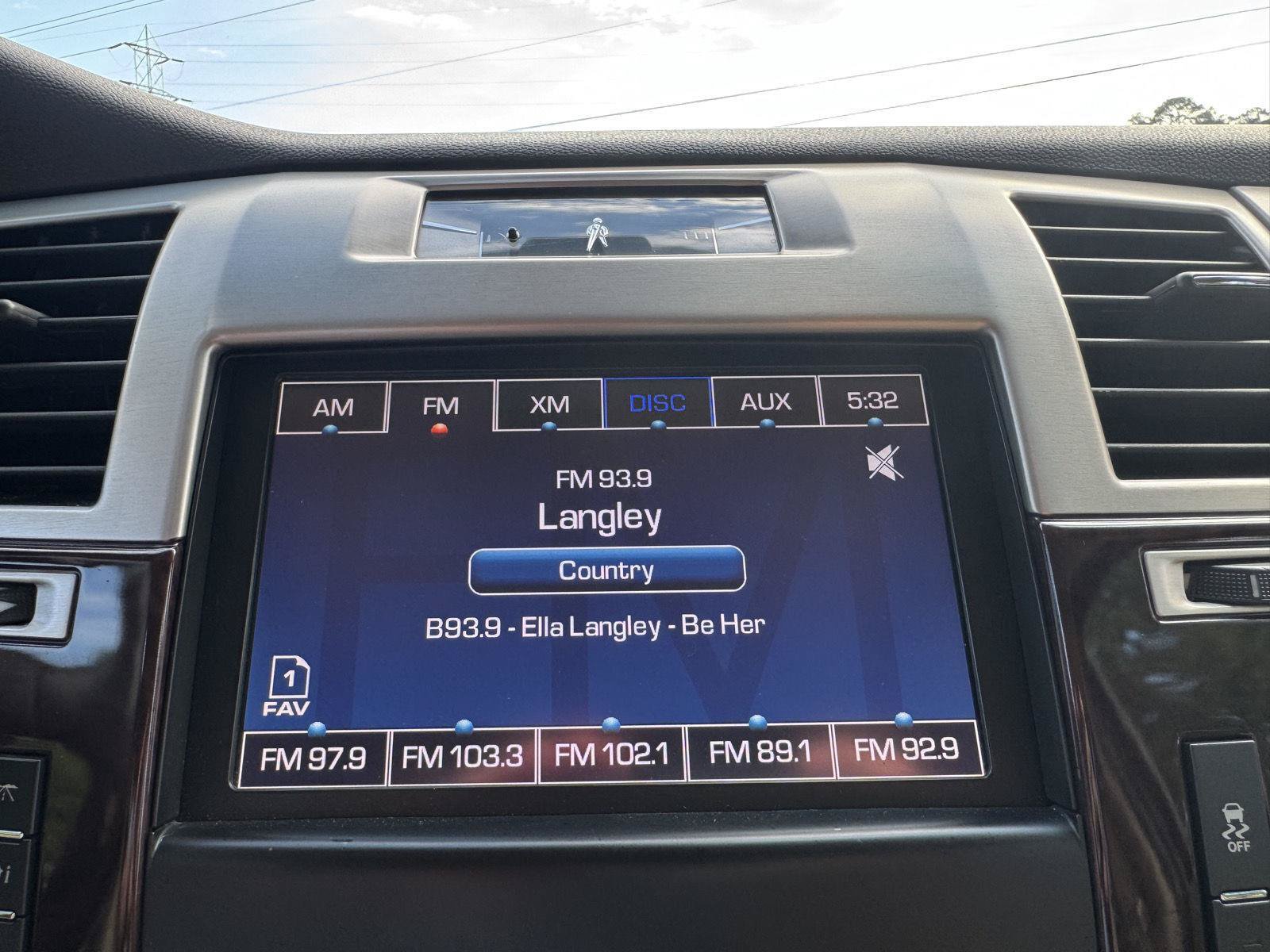 Used 2013 Cadillac Escalade Luxury RWD image 25