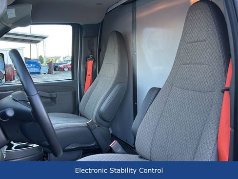 Used 2022 Chevrolet Express 3500 w/ Power Convenience Package RWD image 16