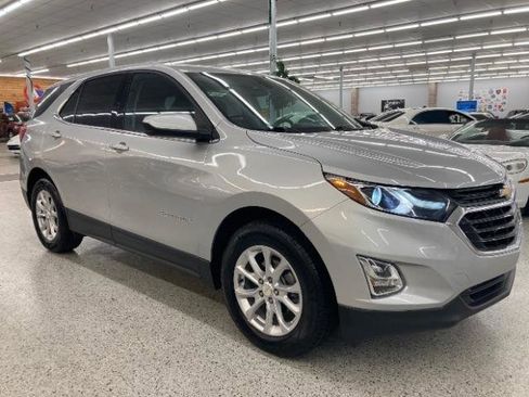 Used 2019 Chevrolet Equinox LT FWD image 2