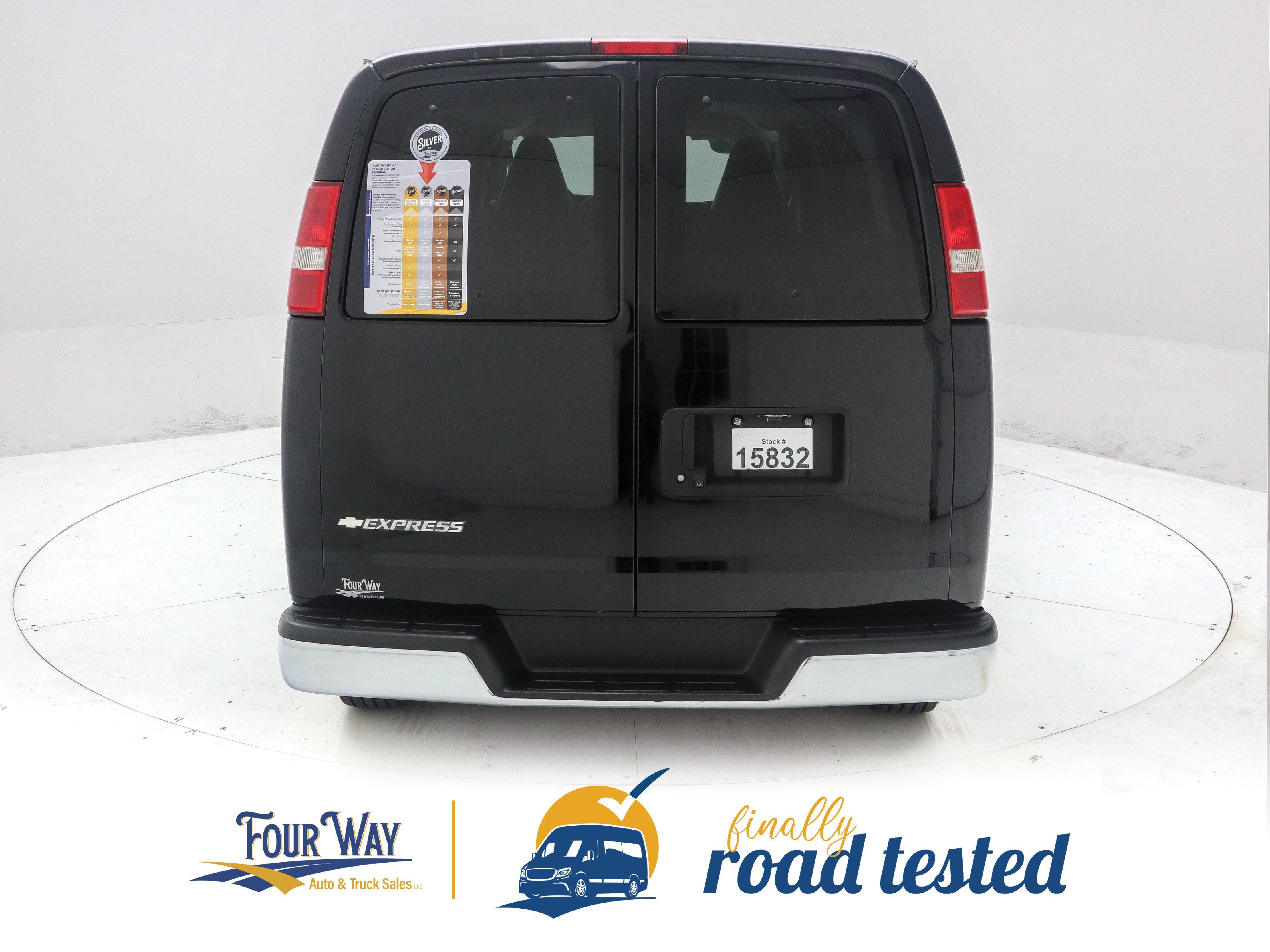 Used 2019 Chevrolet Express 3500 LT w/ LT Preferred Equipment Group RWD image 5