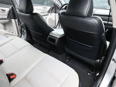 Used 2016 Toyota Camry SE image 19