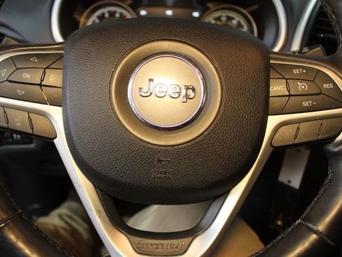 Used 2016 Jeep Cherokee Trailhawk w/ Cold Weather Group image 18