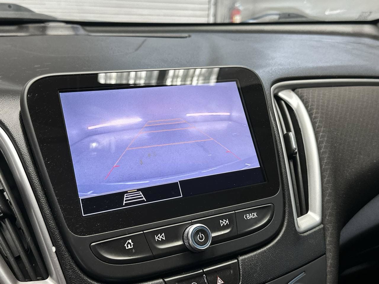 Used 2022 Chevrolet Malibu LT FWD image 19