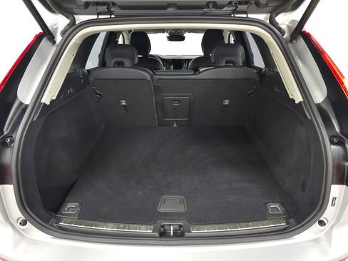 Certified 2025 Volvo XC60 B5 Plus AWD/4WD image 8