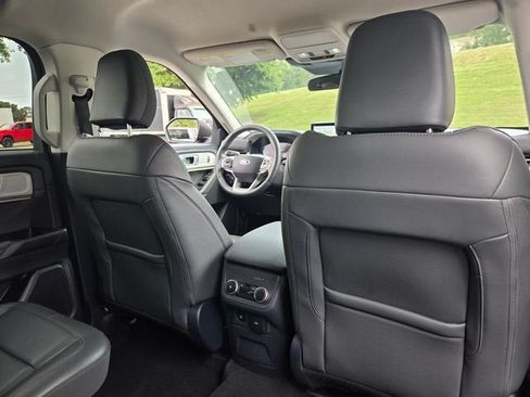 Used 2025 Ford Explorer Active w/ Active Comfort Package AWD/4WD image 19
