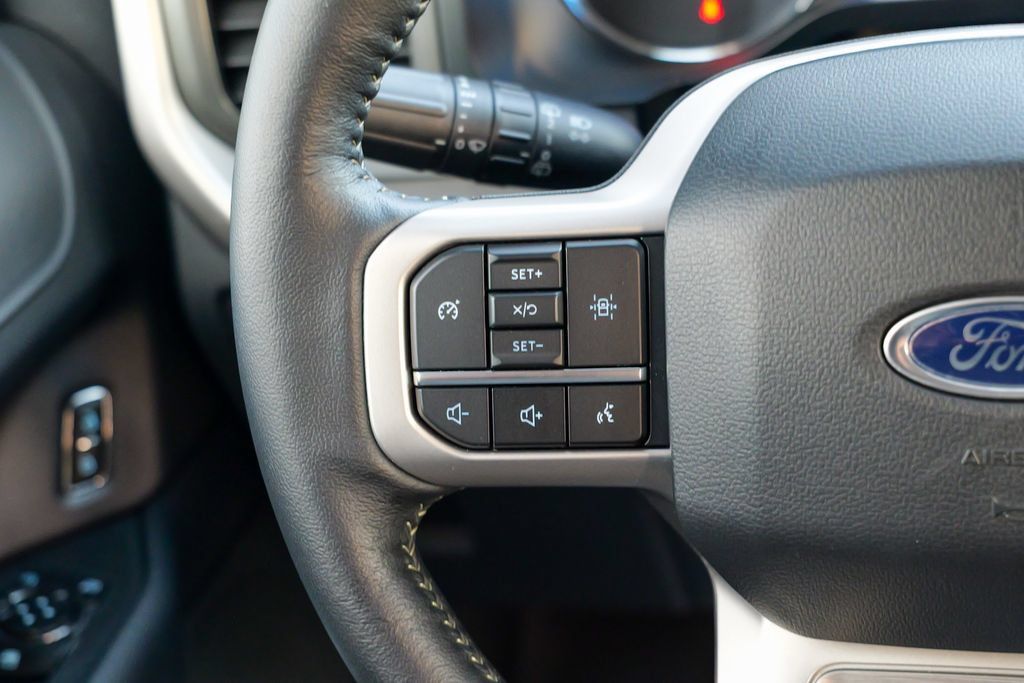 Used 2023 Ford Expedition XLT AWD/4WD image 43