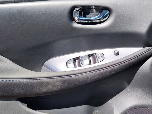 Used 2025 Nissan Leaf S FWD image 14