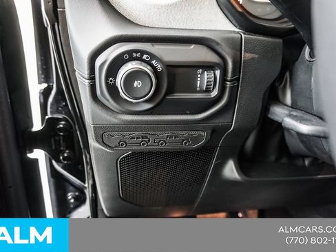 Used 2025 Jeep Wrangler Unlimited Sahara AWD/4WD image 29