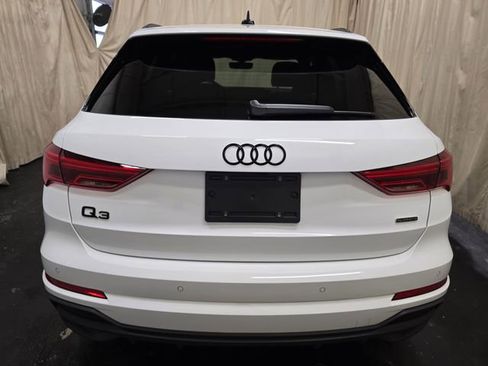 Certified 2025 Audi Q3 2.0T Premium w/ Convenience Package image 9