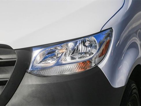 Used 2025 Mercedes-Benz Sprinter 2500 image 6