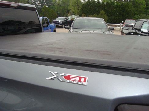 Used 2021 GMC Sierra 1500 SLT w/ X31 Off-Road Package image 8