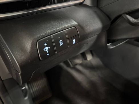 Certified 2025 Hyundai Elantra SE FWD image 13