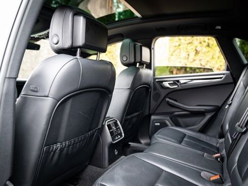 Used 2022 Porsche Macan S w/ Premium Package Plus image 42