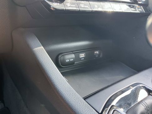 Used 2022 Kia K5 GT-Line FWD image 32