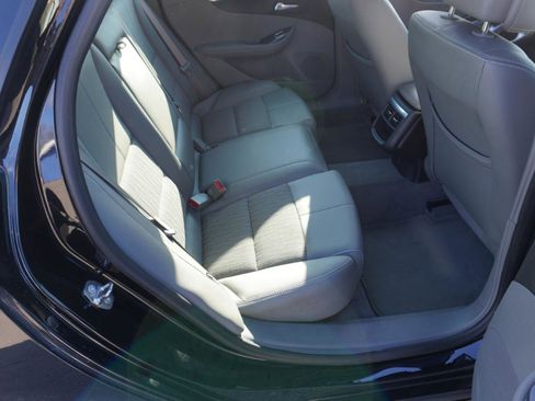 Used 2014 Chevrolet Impala LT w/ Convenience Package image 17