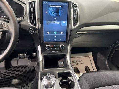 Used 2024 Ford Edge SE image 44