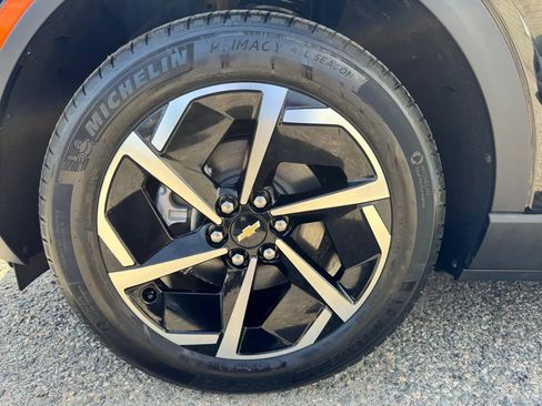 Used 2025 Chevrolet Equinox EV LT image 10