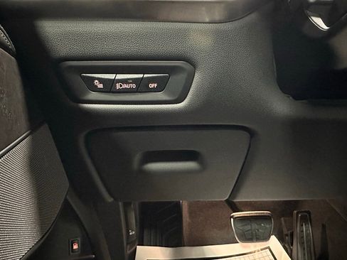 Used 2026 BMW X5 xDrive50e image 17