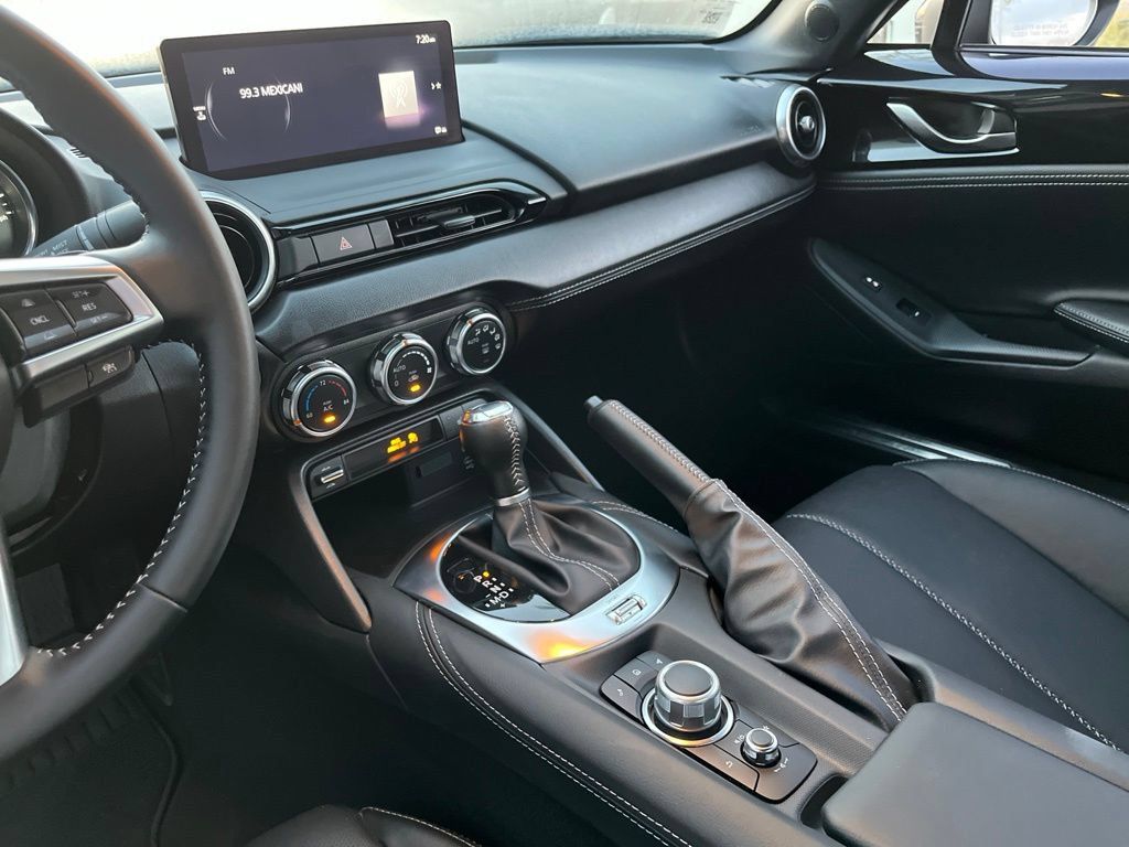 Used 2026 MAZDA MX-5 Miata RF Grand Touring RWD image 17