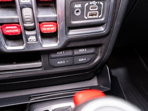 Used 2018 Jeep Wrangler Unlimited Sport S AWD/4WD image 21