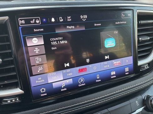 Used 2022 Chrysler Pacifica Touring-L image 22