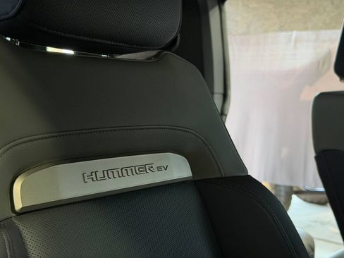 Used 2025 GMC Hummer EV 2X AWD/4WD image 31