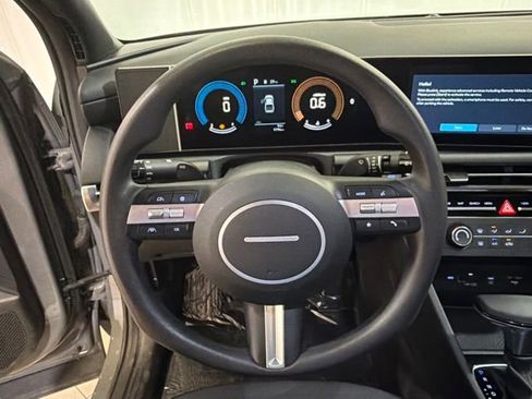 Used 2025 Hyundai Santa Cruz SE FWD image 12