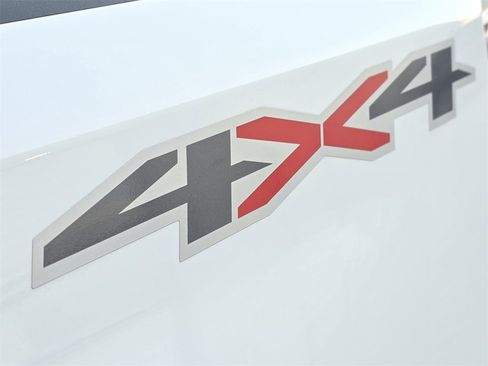 Used 2025 Chevrolet Silverado 2500 LT w/ Convenience Package image 8