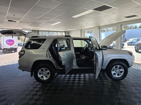 Used 2023 Toyota 4Runner SR5 Premium w/ Moonroof Package AWD/4WD image 16