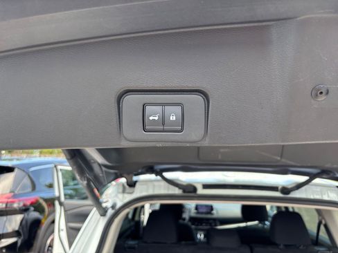 Used 2025 Nissan Rogue SV AWD/4WD image 23