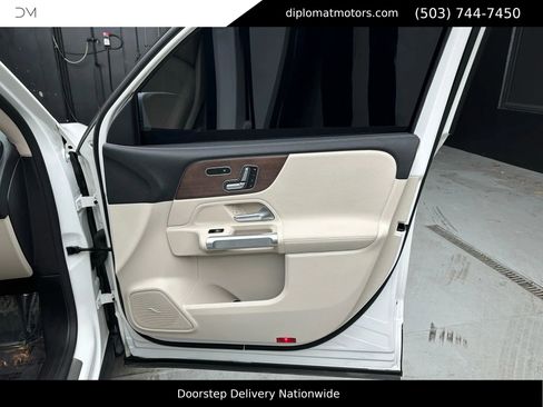 Used 2023 Mercedes-Benz EQB 300 4MATIC w/ Exclusive Package image 24