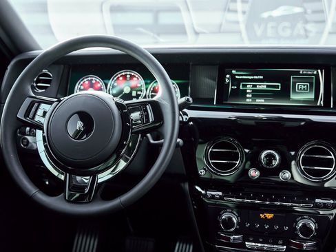 Used 2024 Rolls-Royce Phantom Sedan image 71