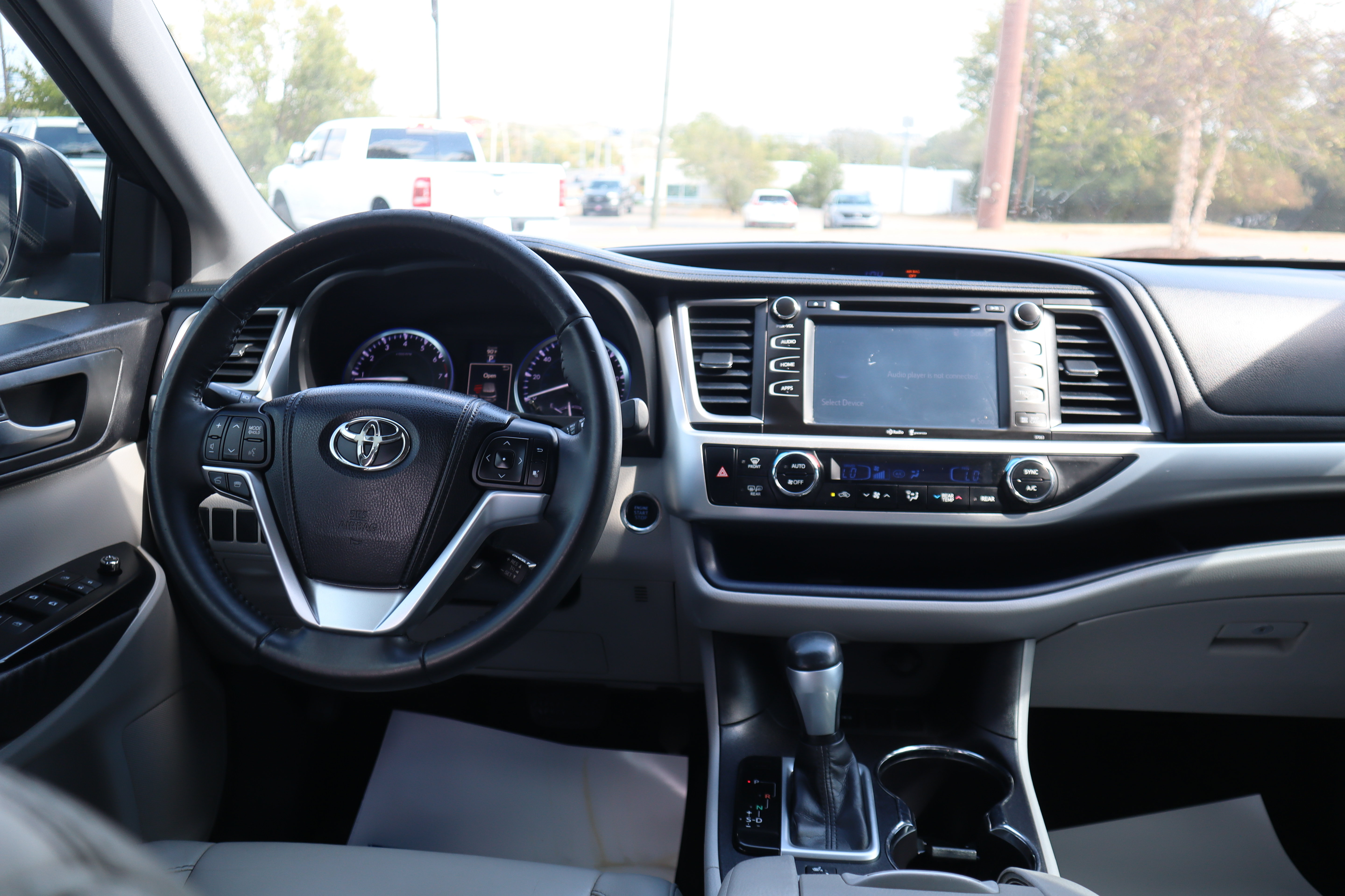 Used 2015 Toyota Highlander XLE FWD image 13