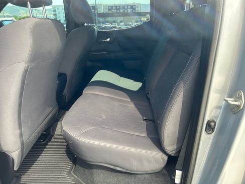 Used 2018 Toyota Tacoma TRD Off-Road w/ Technology Package AWD/4WD image 28