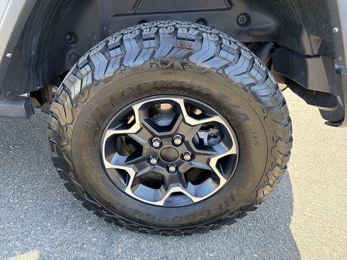 Used 2023 Jeep Wrangler Unlimited Rubicon 4xe w/ Cold Weather Group AWD/4WD image 32