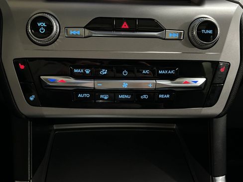 Used 2022 Ford Explorer XLT w/ Equipment Group 202A image 21