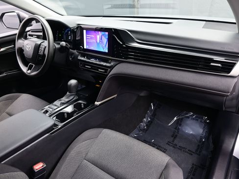 Used 2025 Toyota Camry LE image 14