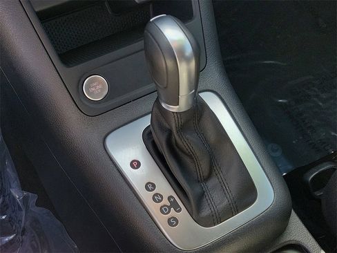 Used 2017 Volkswagen Tiguan Limited w/ Premium Package image 25