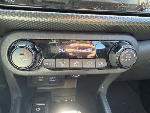 Used 2021 Nissan Kicks SV image 10