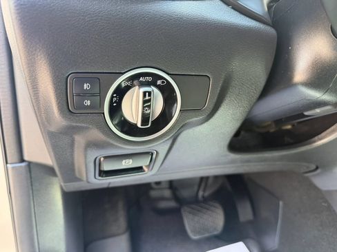 Used 2018 INFINITI QX30 AWD image 16