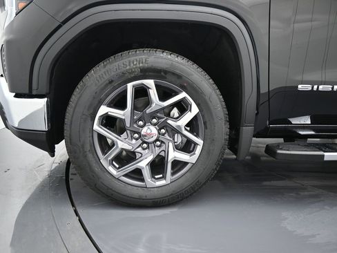 New 2026 GMC Sierra 1500 SLE w/ Preferred Package image 8